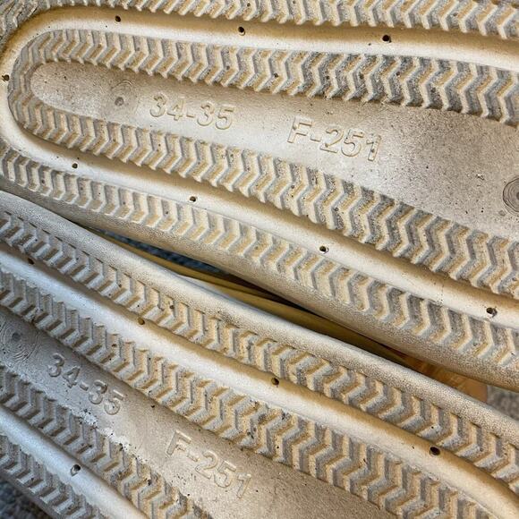 Kuromi Sanrio Hello Kitty Kids Girls Sz 6-8 Sandal Classic Beach Summer Slide In - Picture 4 of 6